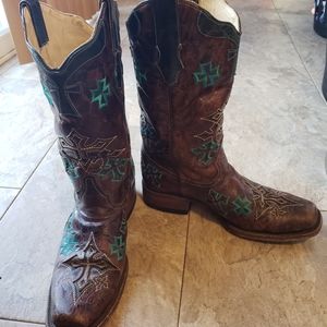 Corral Turquoise and White Crosses sz 8